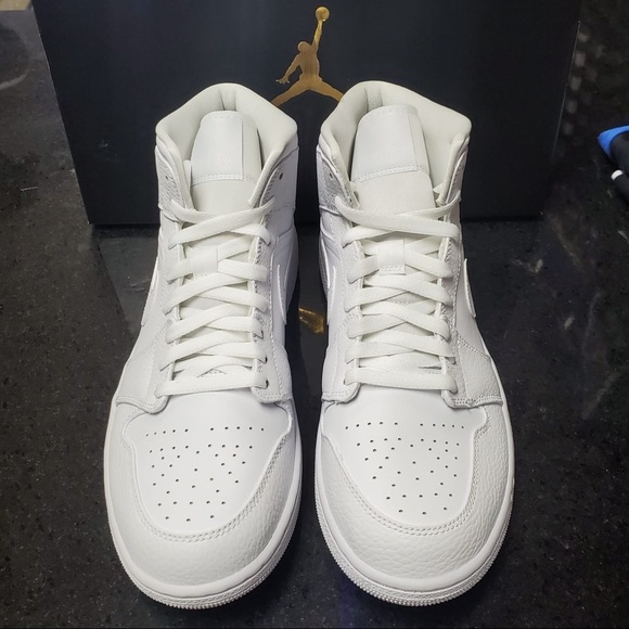Sz 8  Air Jordan 1 Mid \